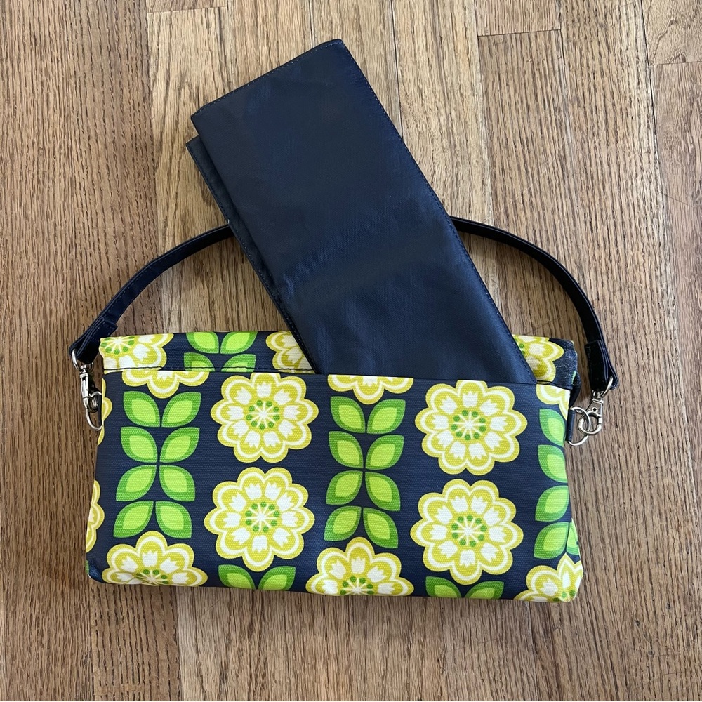 Petunia Pickle Bottom Black and Green‎ Floral Clutch changing pads - Picture 11 of 12